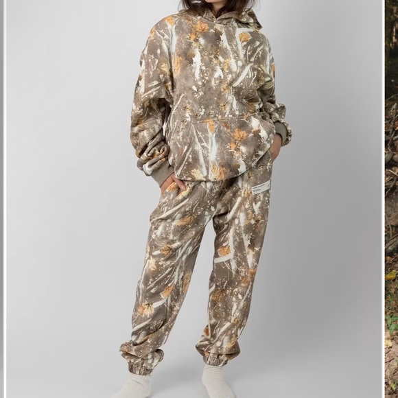 Comfrt Tops - Comfrt camo hoodie